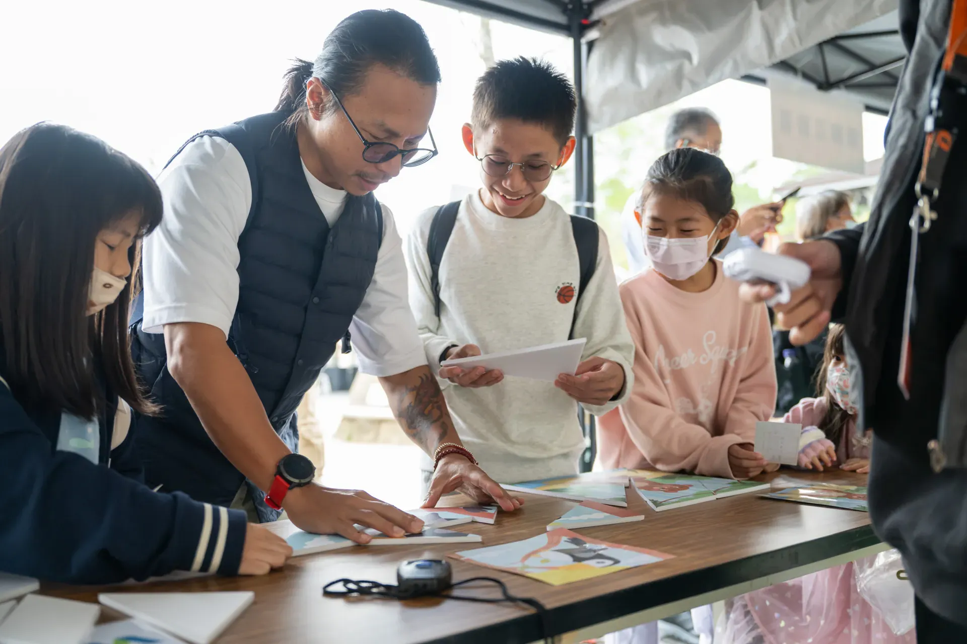 緯創軟體家庭日 益智拼拼樂